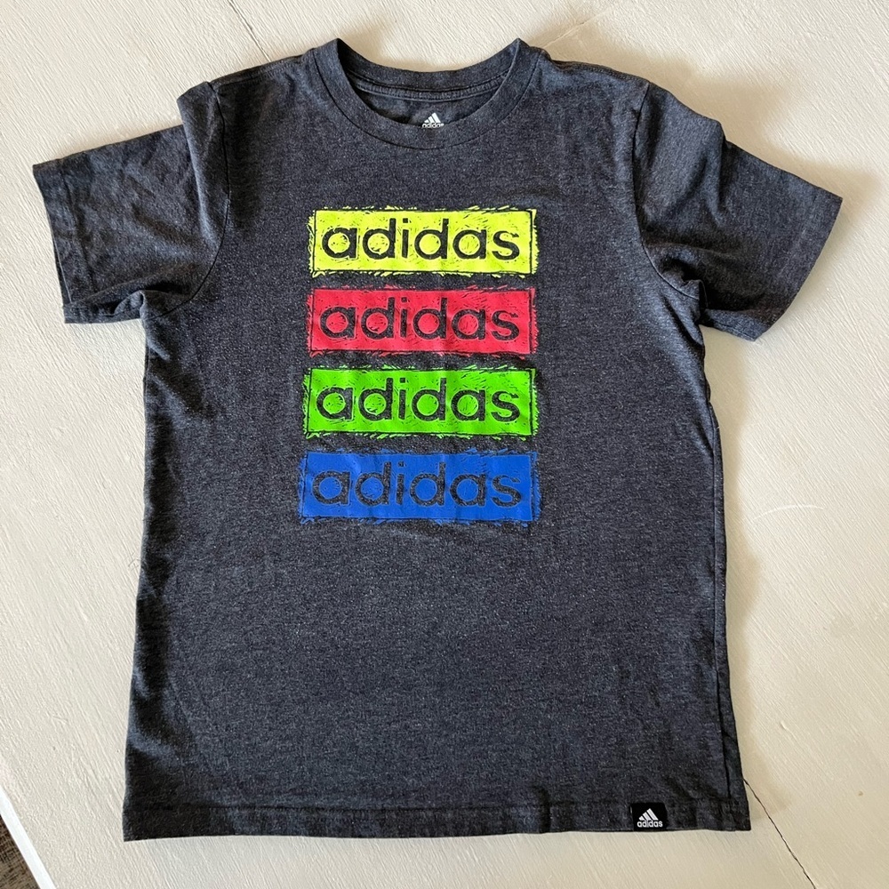 Adidas Youth Graphic Tee Gray Multicolor Logo T-Shirt Athletic Casual M (10/12)